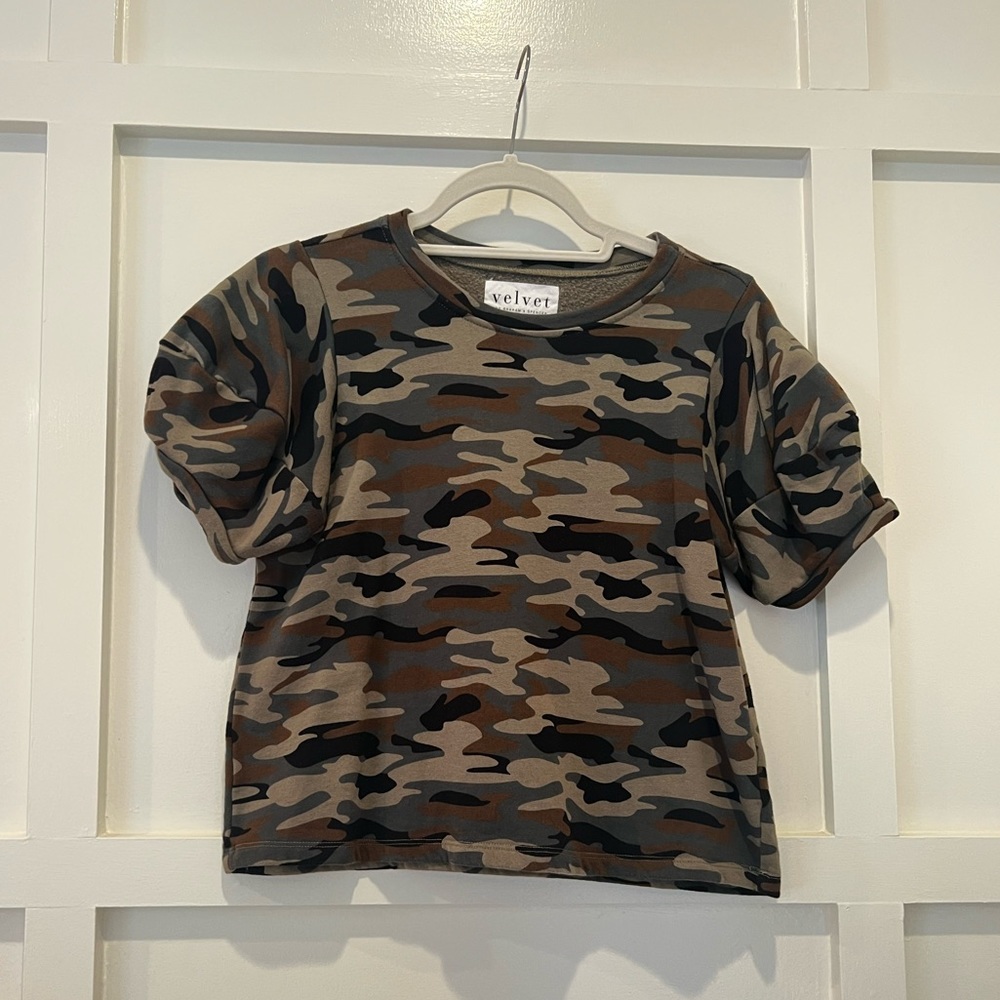 Camo puff sleeve top!